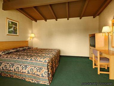 Hotel Super 8 By Wyndham Angeles-culver Area Los Angeles
